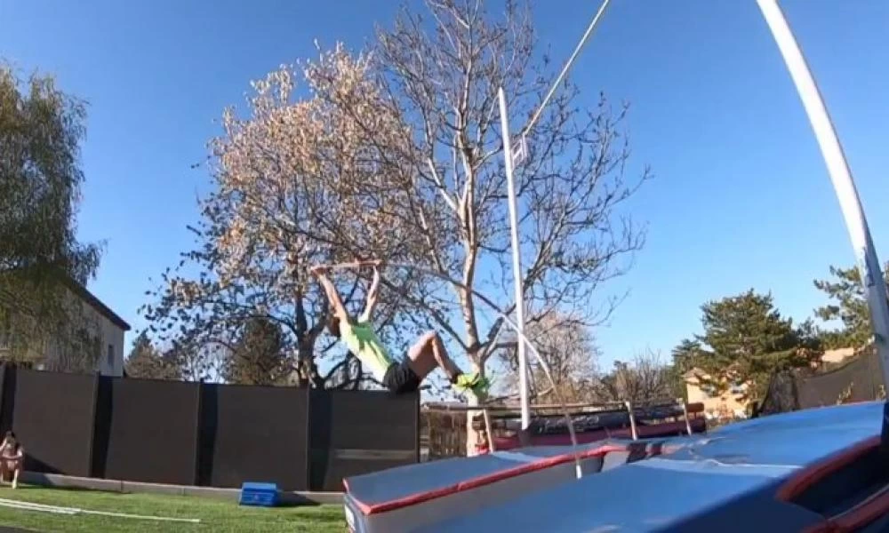 Τρομερός ο Λαβιλενί: Έκανε άλμα 5,61μ. στον κήπο του σπιτιού του! (βίντεο)